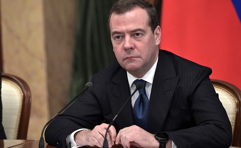 Медведев предложил ввести базовый доход
